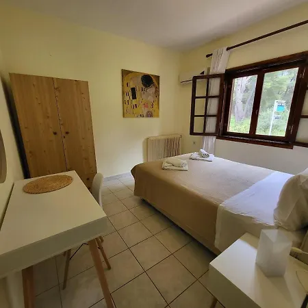Nikos Appartement *
