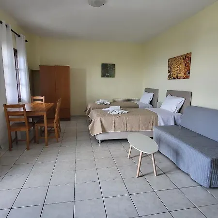 Nikos Apartman *