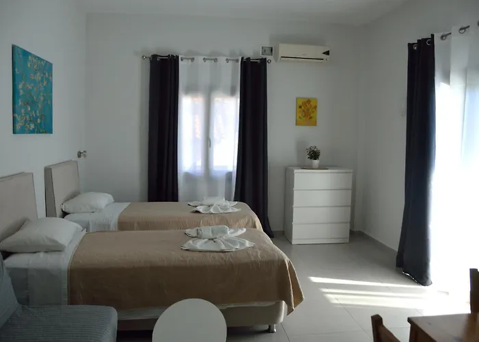 Nikos Daire *